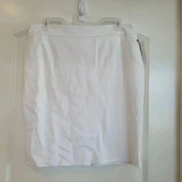 Liz Claiborne Women’s White Rayon Knit Skirt - Picture 2 of 8